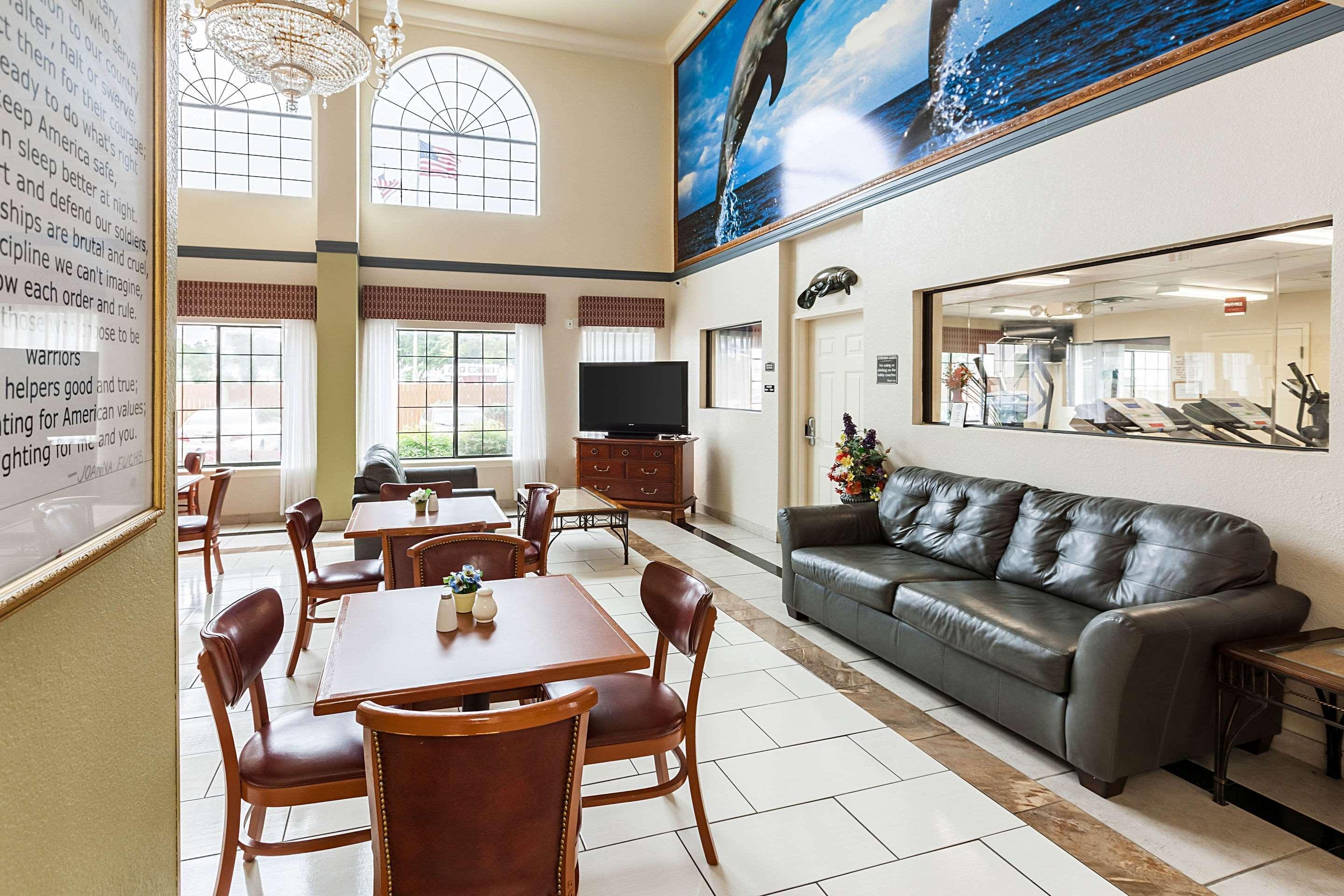 Hotel Quality Near Seaworld - Lackland 3*