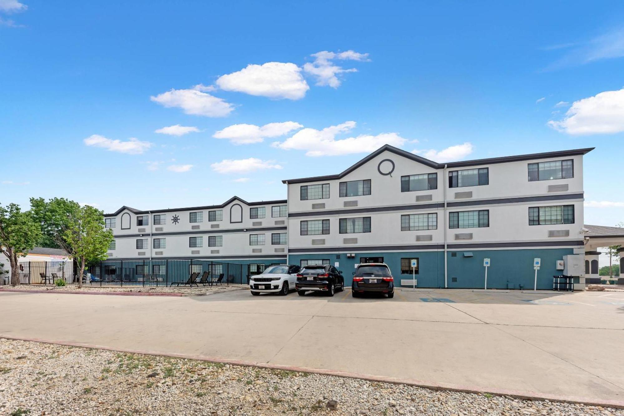 Quality Near Seaworld - Lackland Hotel 3*
