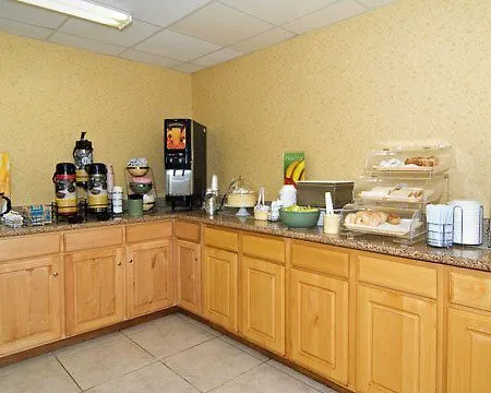Quality Inn Near Seaworld - Lackland 