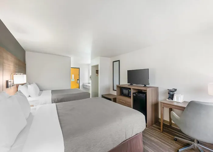Quality Inn Near Seaworld - Lackland